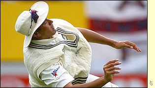 Daryl Tuffy fires in a return from the outfield