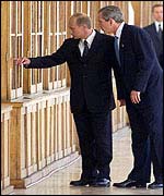 Putin shows the American president the university's book collection