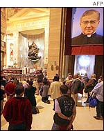 Pilgrims praying