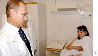 President Putin with one of the victims in hospital