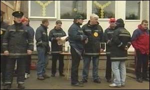 Firefighters on picket line