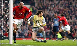 Juan Sebastian Veron turns away after putting Man Utd ahead