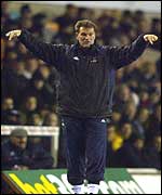 Hoddle's sign language guides Spurs