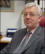 Geoff Hitchins 