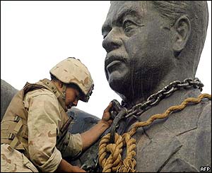 Scenes from Fardus Square in Baghdad