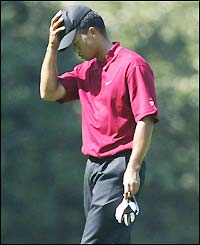 Tiger Woods struggles through his final round