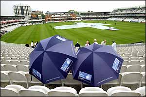 The start of play at Lord's is delayed by an hour due to early rain but England win the toss and choose to bowl