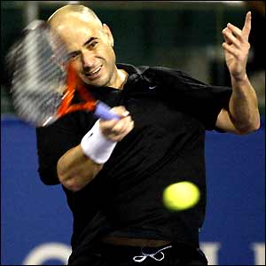Andre Agassi returns a forehand drive Spain's Juan Carlos Ferrero