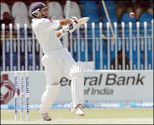 Rahul Dravid sends another Pakistan delivery away for four