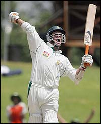 De Villiers reaches his maiden Test century