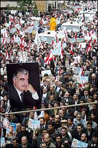 Mourners escort Hariri's funeral cortege 