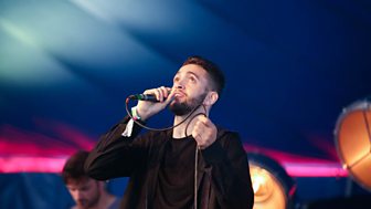 Watch Jordan Max perform at Glastonbury 2016