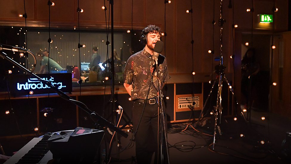 WATCH // Tom Grennan in session for BBC Introducing
