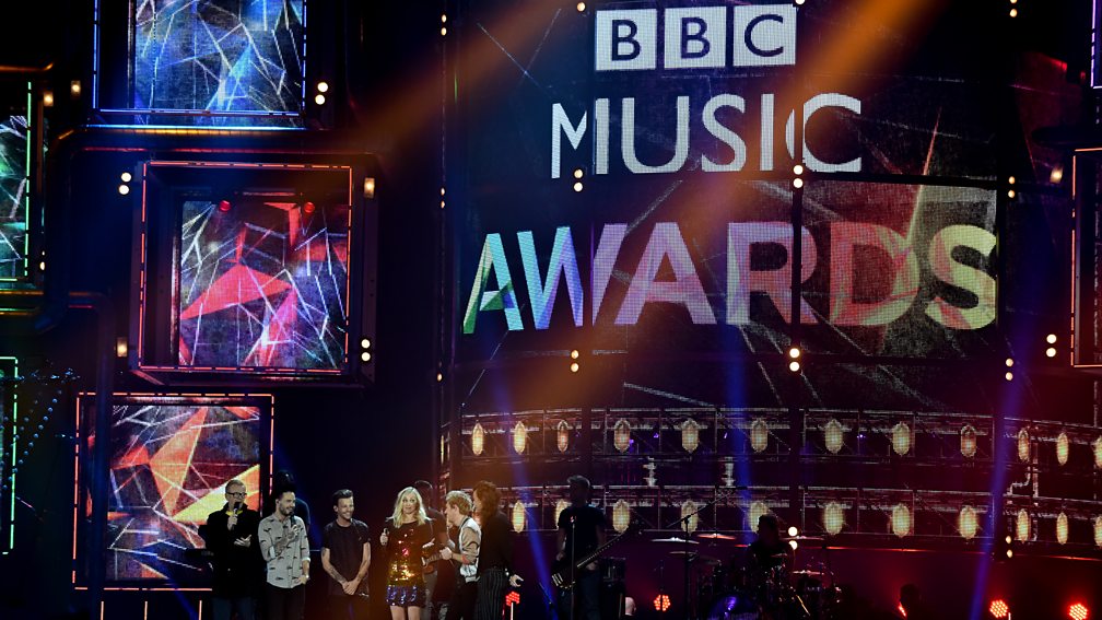 The boys chatting with Fearne Cotton and Radio 2's Chris Evans