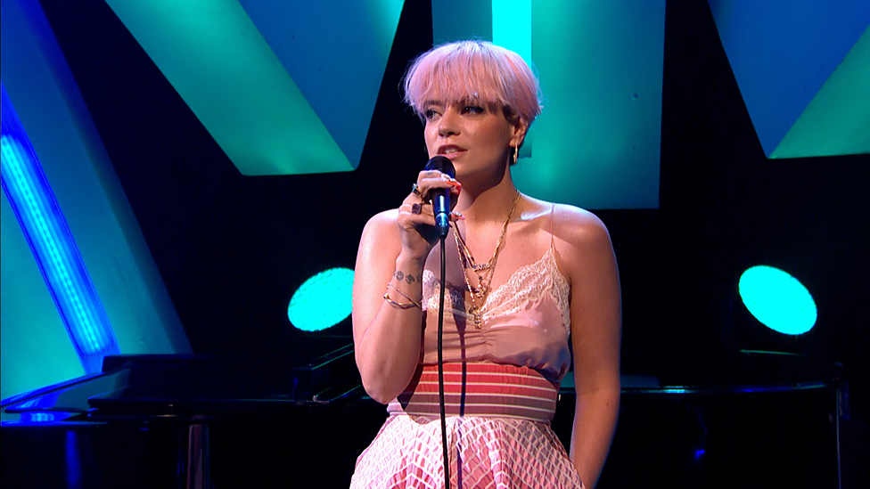 [WATCH] Lily Allen - Three