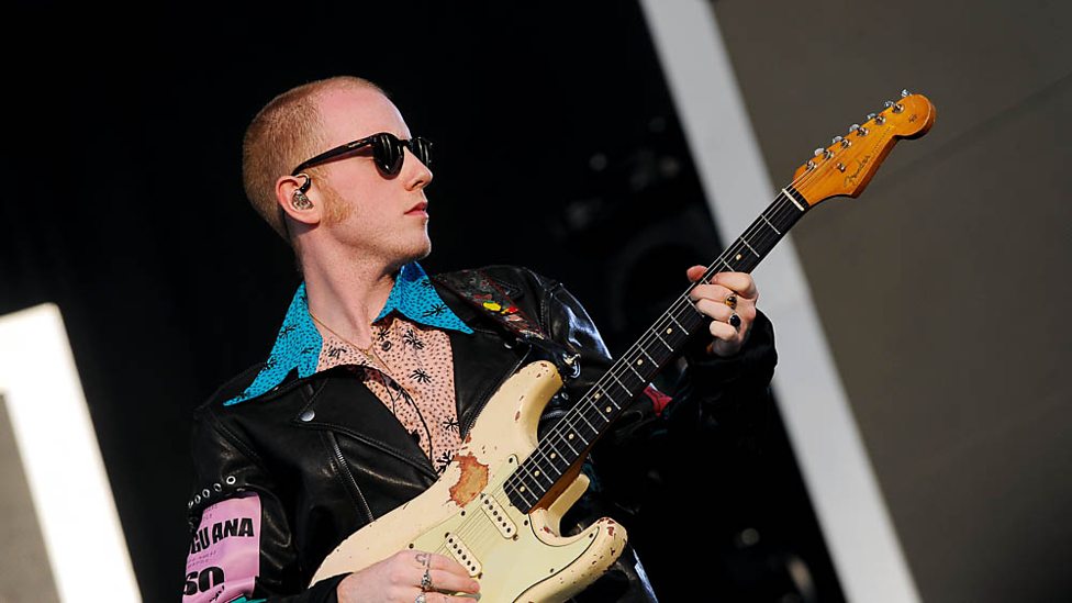 [WATCH] Two Door Cinema Club play Bad Decisions at Reading 2017