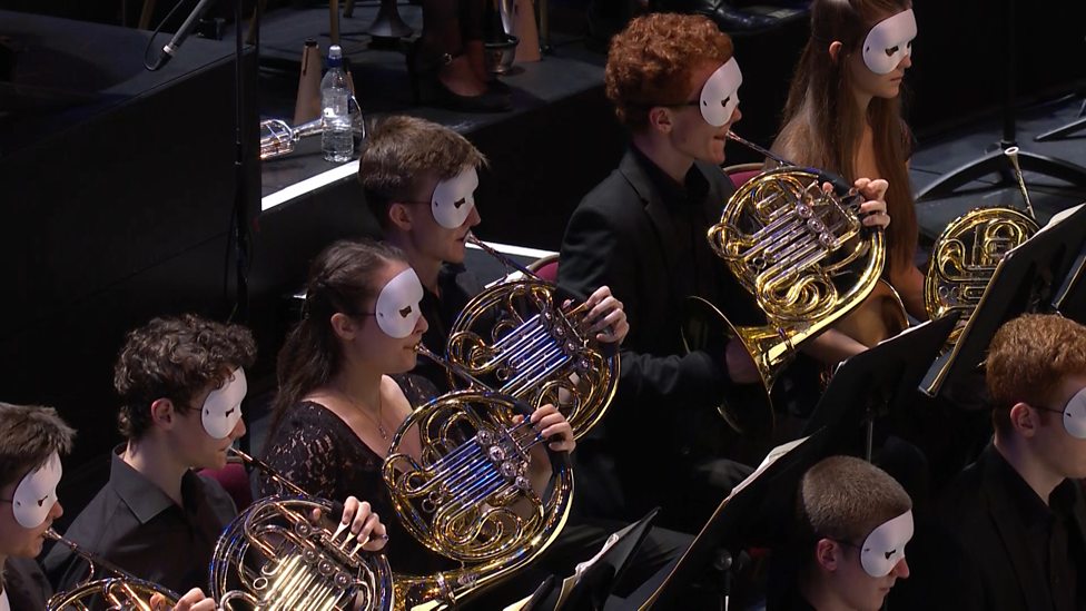 [WATCH] Iris ter Schiphorst's Gravitational Waves