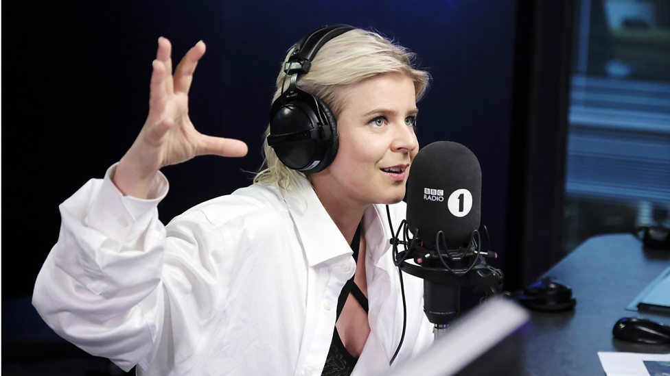 [LISTEN] BBC Radio 1 - Robyn chats to Annie Mac, and plays her new single, Missing U