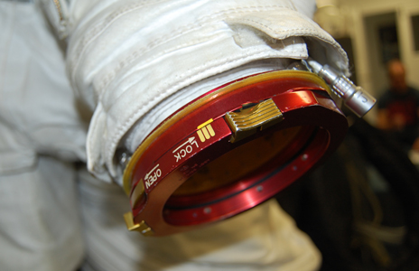 Glove connector
