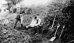 Dawson & Smith Woodward at Piltdown, 1913