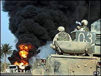 tanque americano patrulha em Bagdá