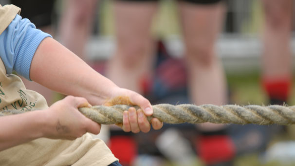 The rope must not be less than 10 cms, or more than 12.5 cms in circumference, and must be free from knots or other holdings for the hands.