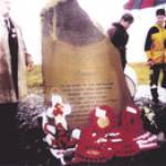 1999 : Placing the Russian Convoy Club's memorial at Lock Ewe, Scotland in the presence of the Russian Ambassador to Britain, Yuri Fokine. On the left is Captain Bob Hallan, club founder.