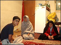 خانواده ای در بم