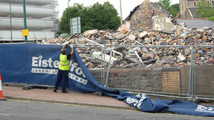 Codi arwydd yng Nglynebwy