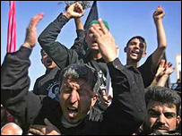 Bağdat'ta Aşure törenlerine katılan Şiiler