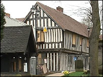 The Saracen's Head, April 08