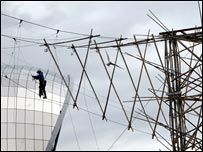 Constructing a bamboo bridge over the River Tyne