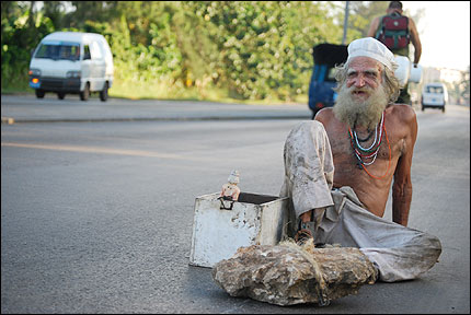 Tomás Oglar, rumbo al templo de "El Rincón" (Foto: Raquel Pérez)