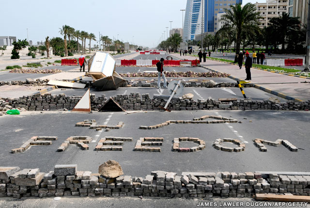 معترضان مخالف دولت در بحرین در روز ۱۴ مارس ۲۰۱۱ در منامه