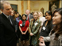 英国首相布莱尔与留学生