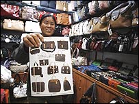 Çin'de sahte ürün satışı