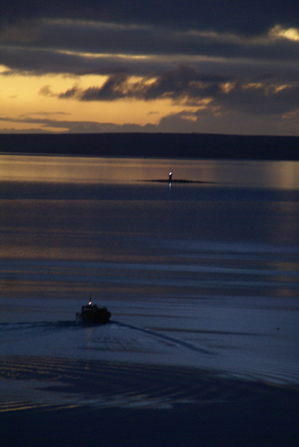 Fishfarm boat leaving Houton, Barrel of Butter in the middle of the Flow.
