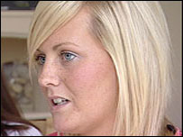 Kelly Ewart, Paul's girlfriend