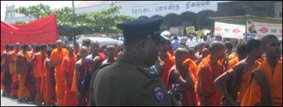 Buddhist monks (Photo Elmo Fernando)