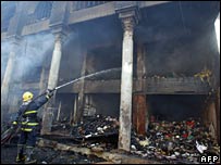 آگ بجھائی جا رہی ہے