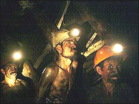 کارگران معدن ذغال سنگ در بغلان