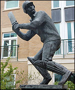 Bronze statue of Graham Gooch