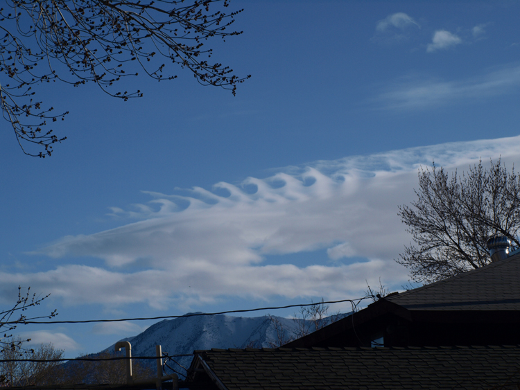 Kelvin-Helmholtz wave clouds