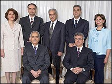 از چپ: فریبا کمال آبادی، وحید تیزفهم، بهروز توکلی، جمال الدین خانجانی، عفیف نعیمی، سعید رضایی و مهوش ثابت، عکس از جامعه بین المللی بهاییان