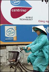 Quảng cáo trên đường phố ở Việt Nam