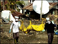 آچے سے لاشیں نکالی جا رہی ہیں