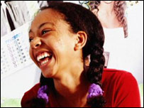 دختری در حال خنده