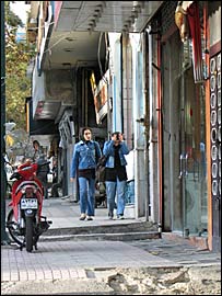 جوانان در تهران - عکس از مازيار ثقفی