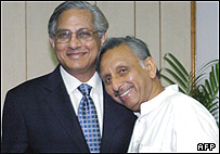 وزرای نفت هند (راست) و پاکستان