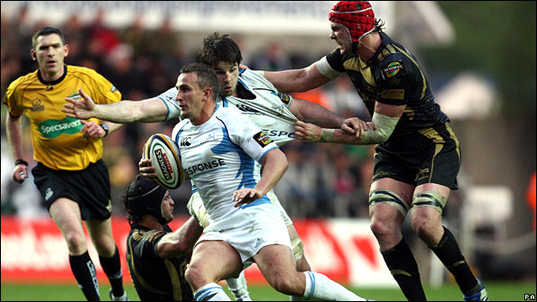 Glasgow Warriors' Colin Shaw attacks the Ospreys as Alun Wyn Jones and John Beattie contest during the Magners League match at the Liberty Stadium